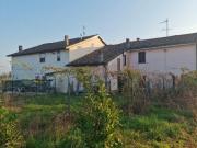 Casa indipendente da ristrutturare in strada comunale...