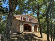 Casa indipendente in pietra sopra il Lago Trasimeno...