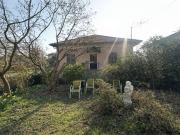 Casa indipendente in vendita a Angera VA