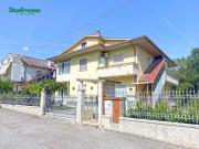 Casa indipendente in vendita a Basciano TE