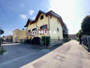 Casa indipendente in vendita a Bollate MI