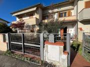 Casa indipendente in vendita a Campi Bisenzio FI