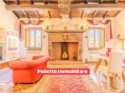 Casa indipendente in vendita a Capodimonte VT