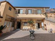 Casa indipendente in vendita a Caserta via Nino Bixio,...