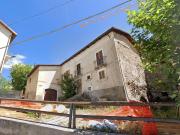 Casa indipendente in vendita a Castelvecchio Calvisio AQ