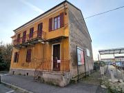 CASA INDIPENDENTE in VENDITA a CHIVASSO di 8 vani