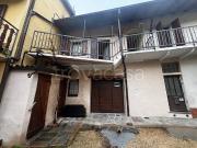 Casa indipendente in vendita a Cuasso al Monte via...