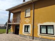 Casa indipendente in vendita a Ferno via Alcide De...