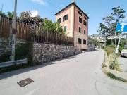 Casa indipendente in vendita a Genova via Adolfo da...