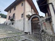 Casa indipendente in vendita a Gorno piazza Villassio, 7