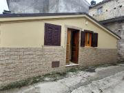 Casa indipendente in vendita a Isola del Gran Sasso...