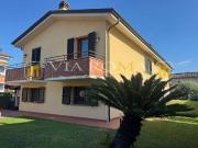 Casa indipendente in vendita a Lucca LU