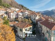 Casa indipendente in vendita a Maccagno con Pino e...