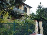 CASA INDIPENDENTE in VENDITA a MASSA PERIFERIA di 5 vani