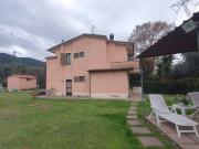 Casa indipendente in vendita a Pietrasanta LU