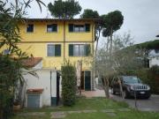 Casa indipendente in vendita a Pietrasanta via delle...