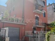 Casa indipendente in vendita a Roma via Barberino di...