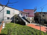 Casa indipendente in vendita a Varese Ligure SP