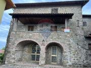 Casa indipendente in vendita a Villa Collemandina LU