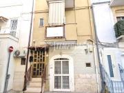 Casa indipendente in vendita ad Adelfia via Cesare...