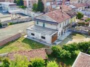 Casa indipendente in vendita ad Alessandria via Umberto...