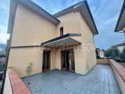 Casa indipendente in vendita ad Arezzo, Agazzi