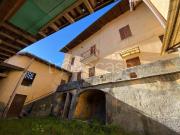 Casa indipendente in vendita ad Azzate via Castello, 34