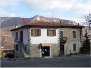 Casa indipendente Palanzano. Appartamenti a reddito