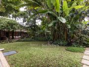 Casa integrada ao verde