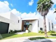 Casa INTELIGENTE en Venta, 4 Recámaras, Piscina Jardín,...