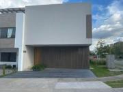 Casa inteligente, totalmente equipada y con acabados AAA...