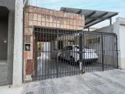 Casa interna con patio y pileta