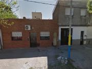 Casa interna única de pasillo Pte Roca 3400. U$S35.000