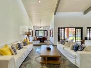 Casa no Guarujá, Jardim Acapulco, 4 Quartos, Sala para 3...
