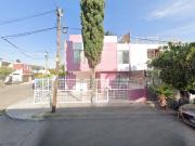 CASA JUNTO AL ESTADIO JALISCO EN REMATE