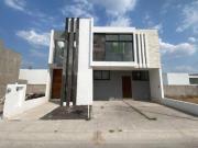 CASA MADVERIK EN VENTA EN LA RESERVA JURIQUILLA