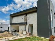 Casa linda no Condominio Ville des Lacs