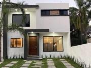CASA LISTA PARA ESTRENAR EN LOMAS DE LA SELVA