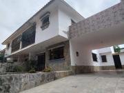 Casa lista para habitar en zona tranquila de Valencia....