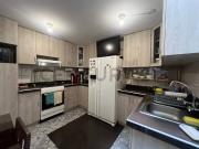 Casa lista para mudarse con diseño único en 4 pisos