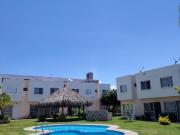 Casa literalmente frente a alberca dos recámaras para... Casa literalmente frente a alberca dos recámaras para...