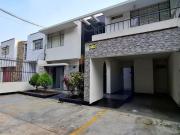 Casa Local comercial a dos cuadras del óvalo higuereta...