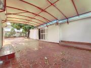 casa local en arriendo en lleras restrepo. Cod A17805