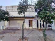 Casa + local + galpon sobre lote de 10 x 41 ideal para...
