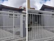 Casa localizada em Rua Particular e muito tranquila, com...