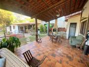 Casa localizada no Condomínio Belvedere Green por...