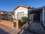 CASA LOTE PROPIO 4 AMBIENTES COCHERA Y JARDÍN