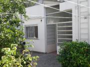 Casa lote propio de 3 ambientes con jardin y cochera al...