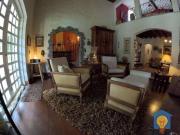 Casa luxuosa dentro de condominio