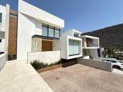 CASA MALIBÚ CUMBRES DEL CIMATARIO